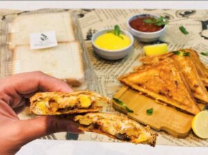 اسنک مرغ و قارچ